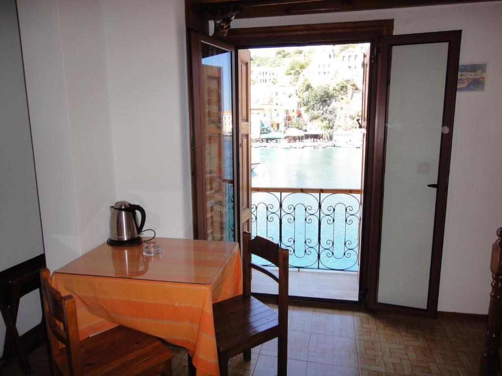 Captain'S Suites Sými Luaran gambar