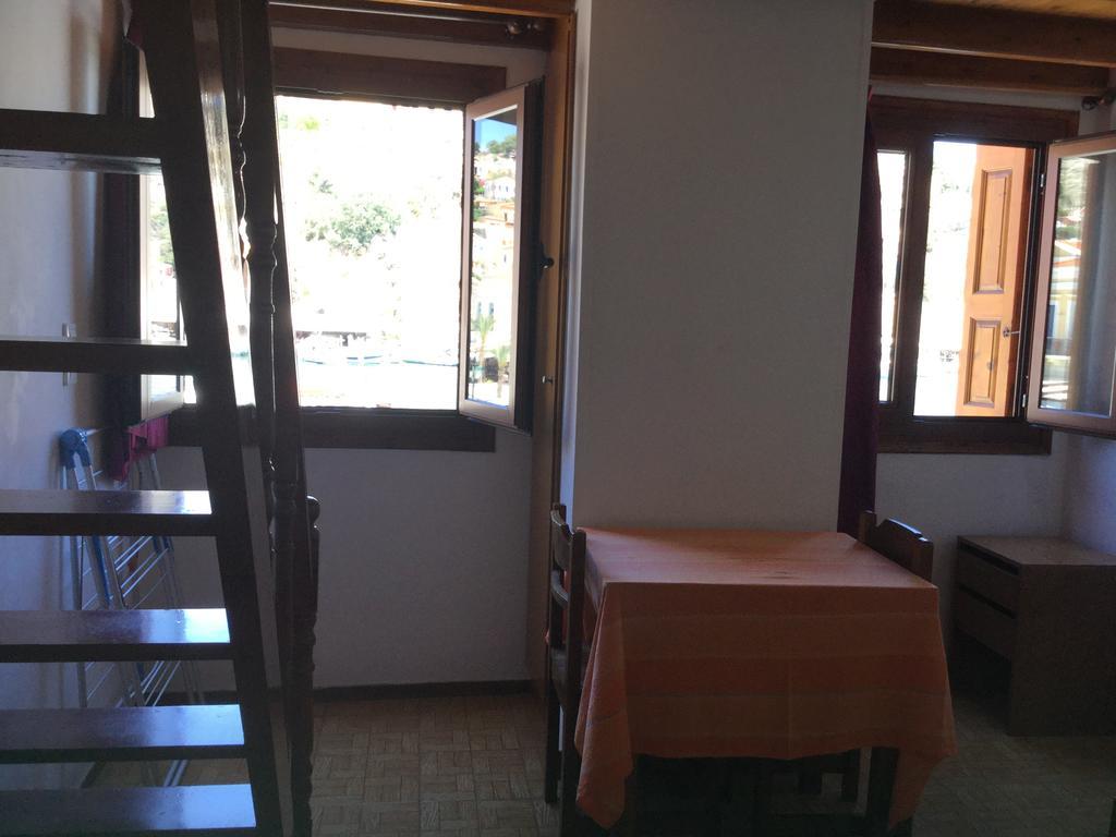 Captain'S Suites Sými Luaran gambar