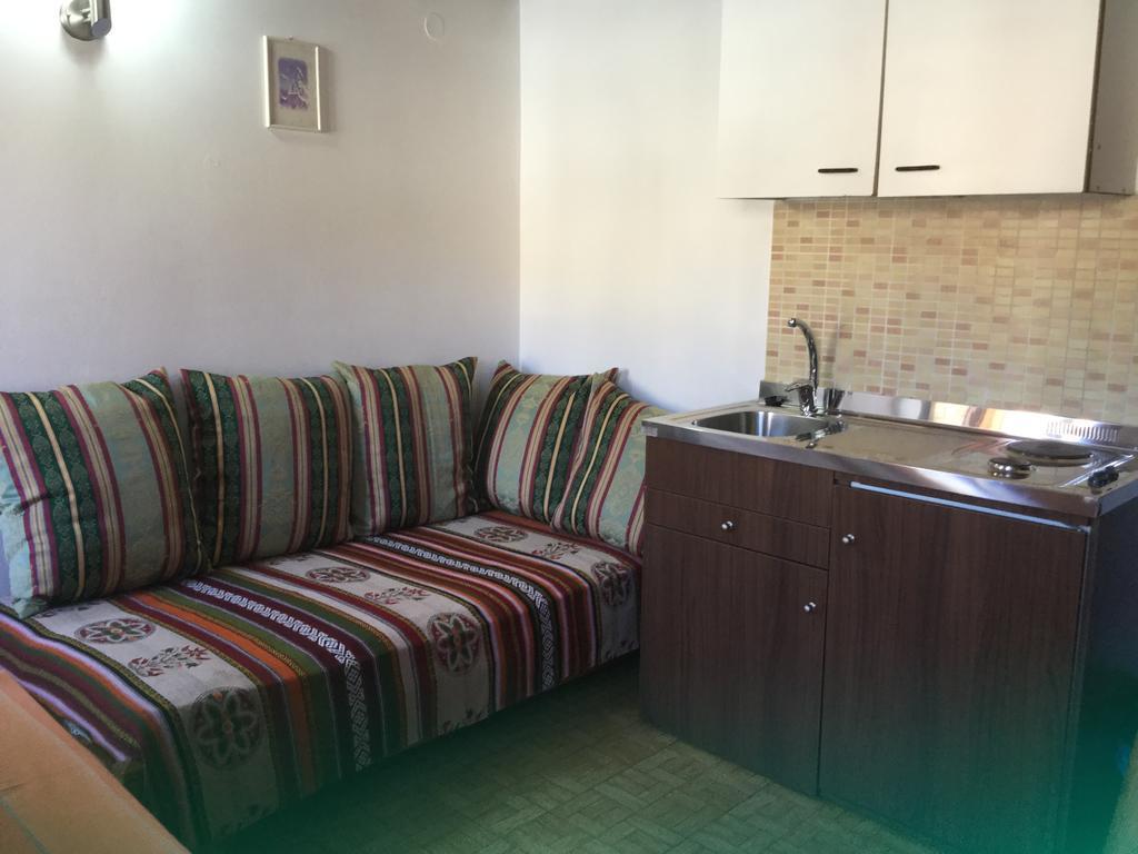 Captain'S Suites Sými Luaran gambar