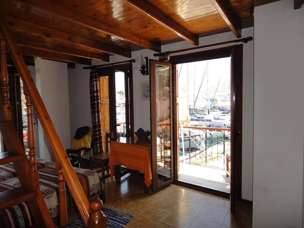Captain'S Suites Sými Luaran gambar
