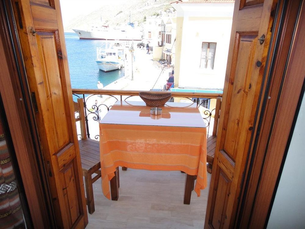 Captain'S Suites Sými Luaran gambar