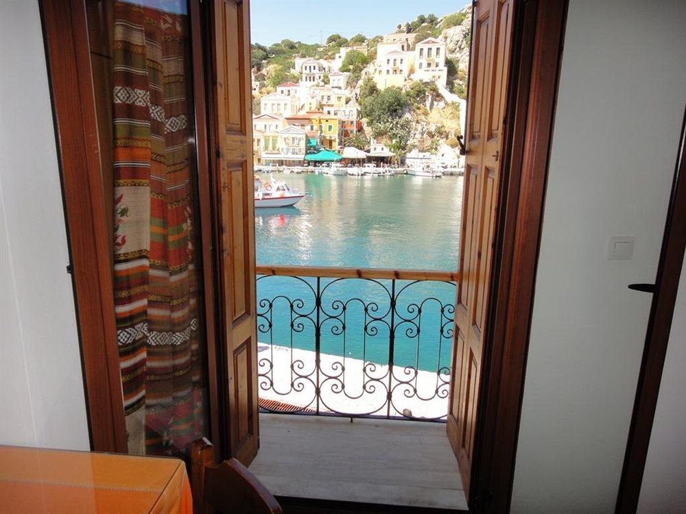 Captain'S Suites Sými Luaran gambar