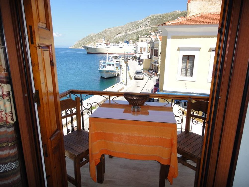 Captain'S Suites Sými Luaran gambar