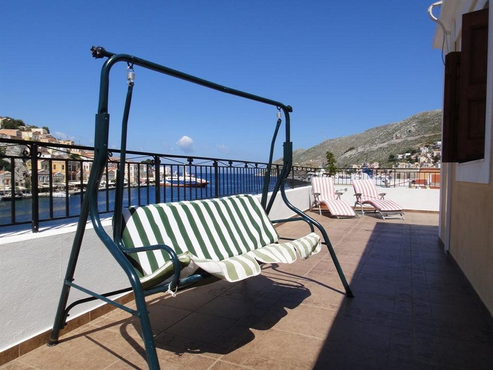 Captain'S Suites Sými Luaran gambar